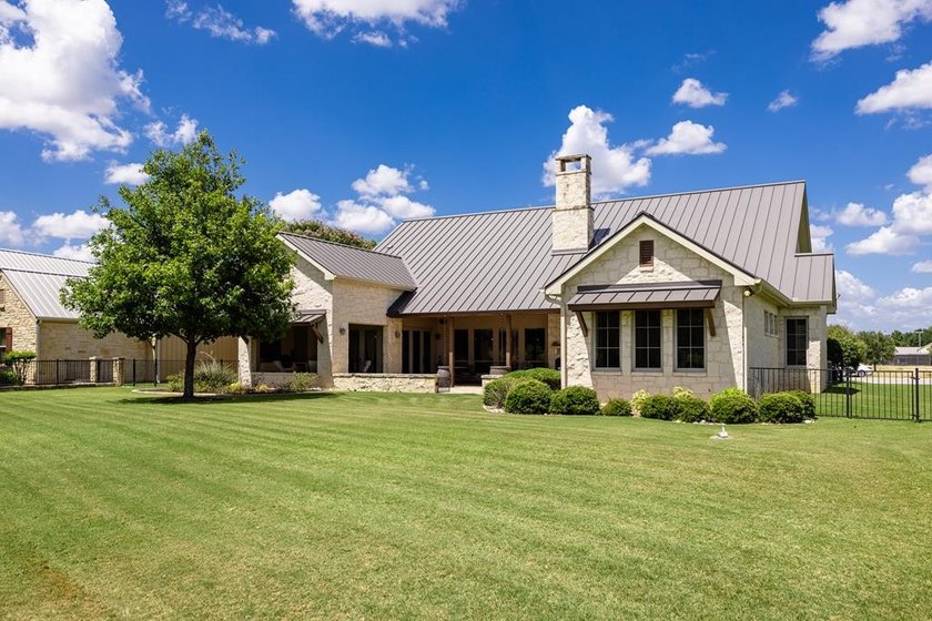 Enjoy gracious indoor and outdoor living from this beautiful one - photo 38