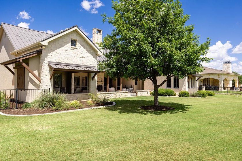 Enjoy gracious indoor and outdoor living from this beautiful one - photo 39