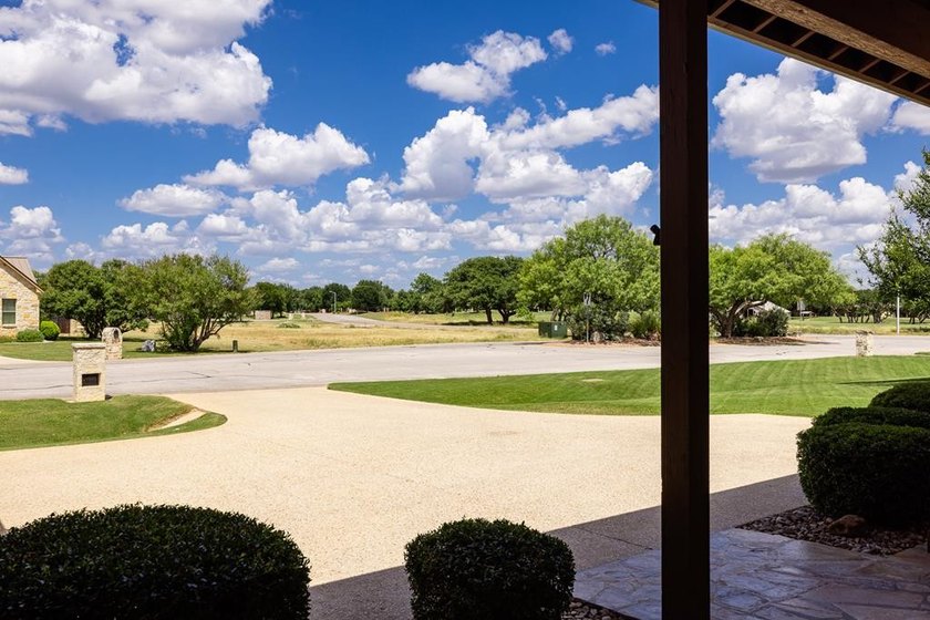 Enjoy gracious indoor and outdoor living from this beautiful one - photo 42