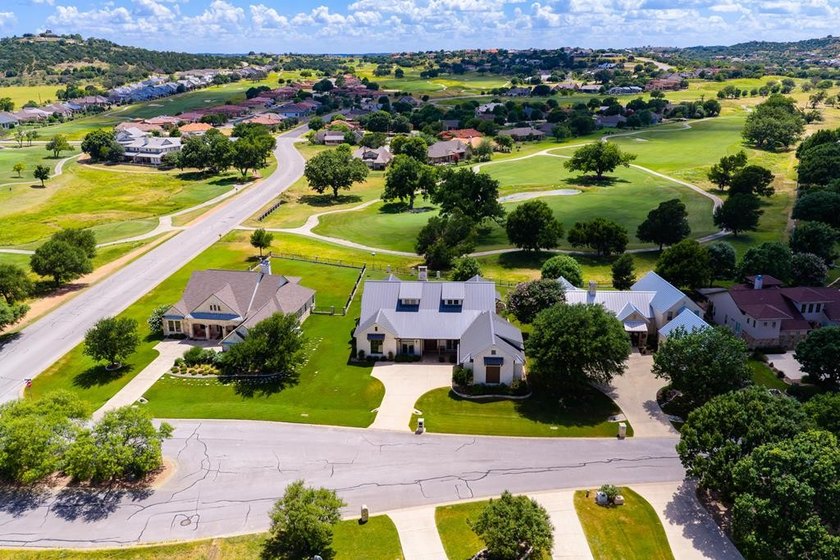 Enjoy gracious indoor and outdoor living from this beautiful one - photo 43