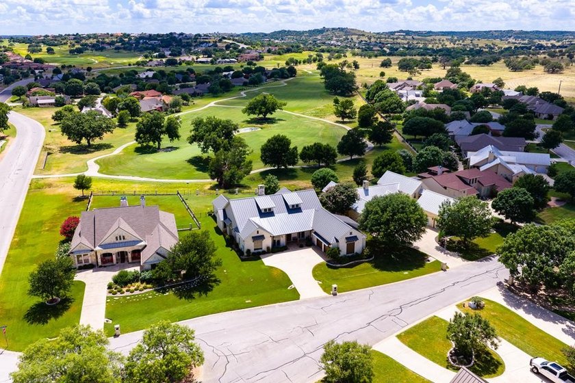 Enjoy gracious indoor and outdoor living from this beautiful one - photo 44