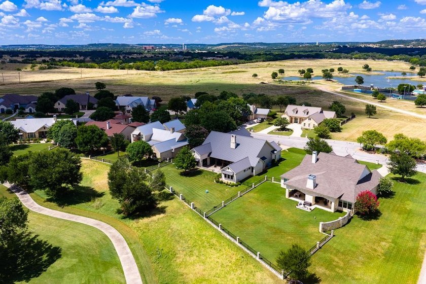 Enjoy gracious indoor and outdoor living from this beautiful one - photo 47