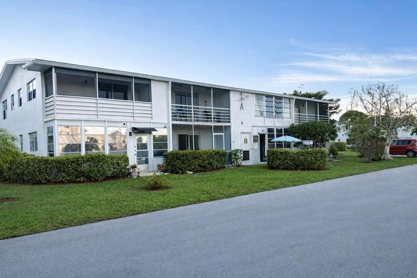 Ground-Floor 1-Bedroom Condo in Century Village - Lindenhurst A - photo 5