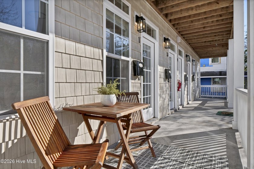 Contemporary Condominium in the Quaint Castle-Dock Street - photo 3