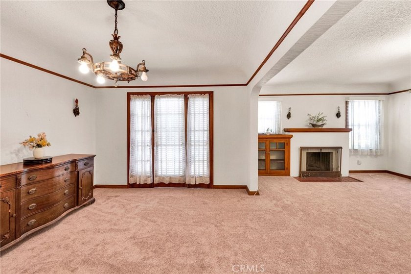 This charming, well-cared-for home offers a spacious layout with - photo 4