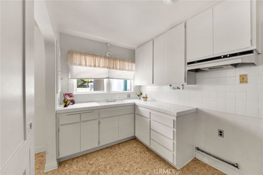 This charming, well-cared-for home offers a spacious layout with - photo 7