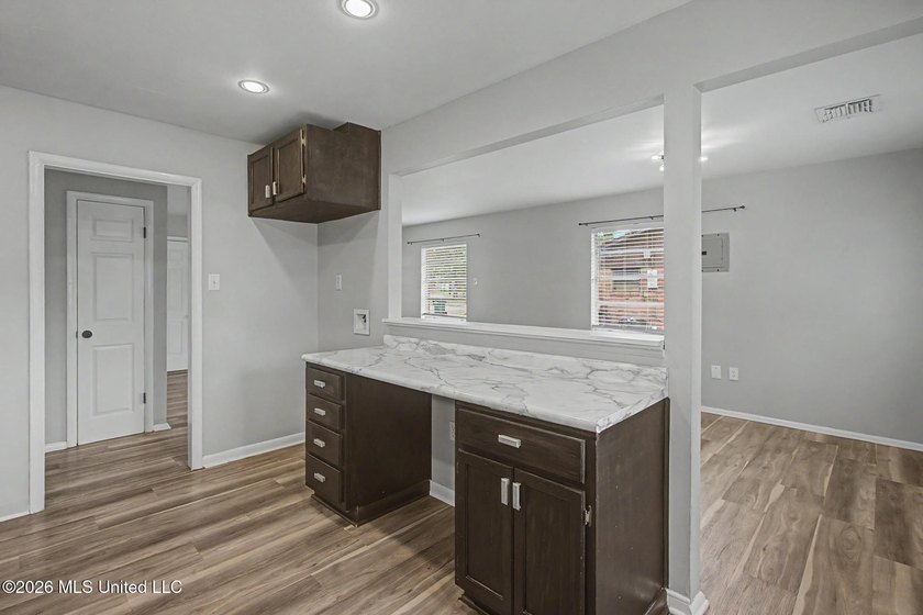 Charming home that is move in ready. This cozy home is waiting - photo 7