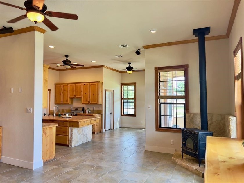 Rare opportunity to acquire a home in the heart of the hill - photo 11