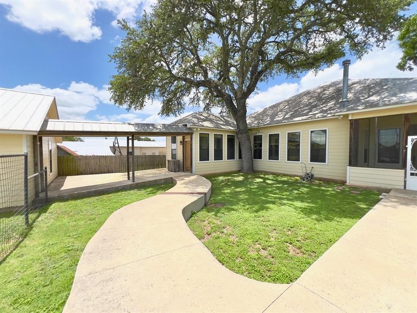 Rare opportunity to acquire a home in the heart of the hill - photo 26