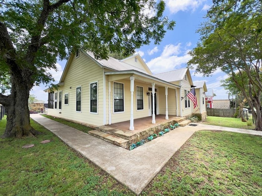 Rare opportunity to acquire a home in the heart of the hill - photo 28