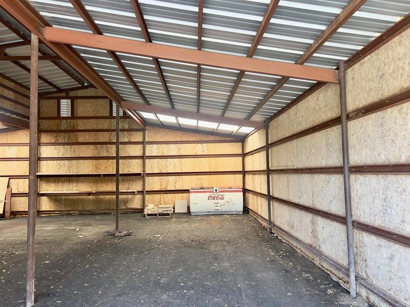 Rare opportunity to acquire a home in the heart of the hill - photo 33