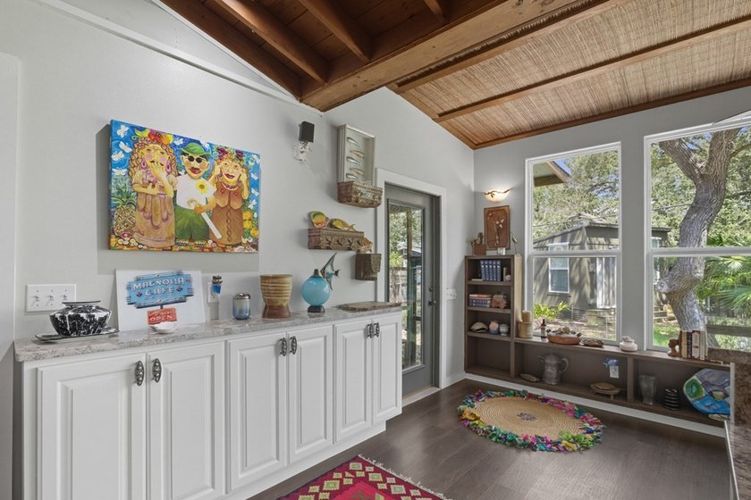 This one-of-a-kind coastal retreat blends island-style charm - photo 6