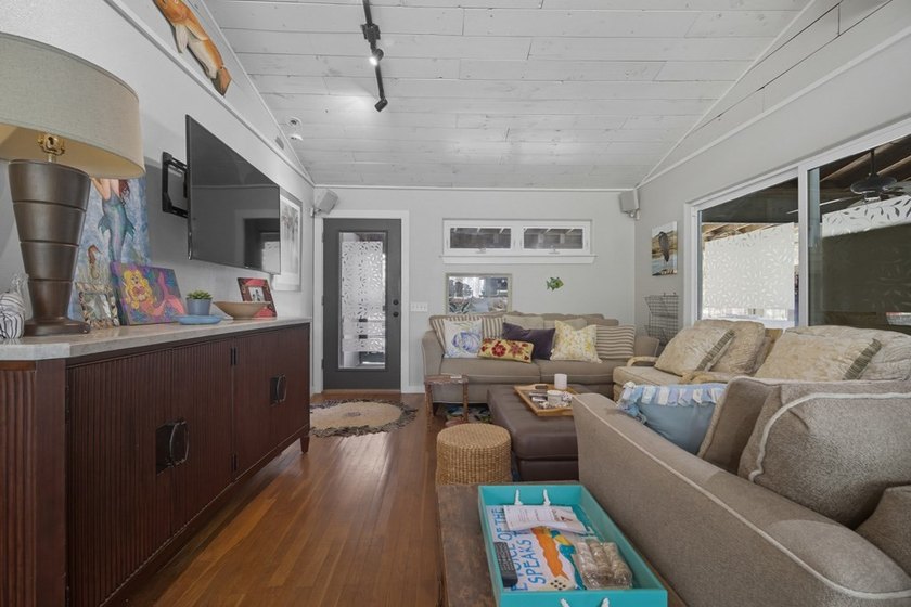 This one-of-a-kind coastal retreat blends island-style charm - photo 8