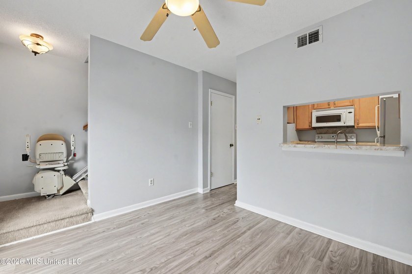LOCATION LOCATION LOCATION! Move-in ready condo in the heart of - photo 11