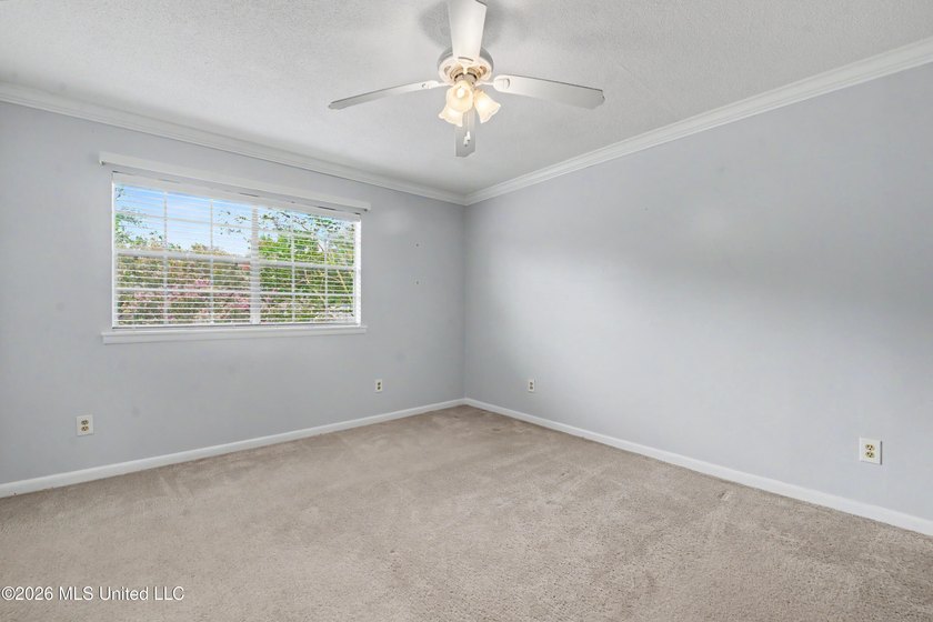 LOCATION LOCATION LOCATION! Move-in ready condo in the heart of - photo 12