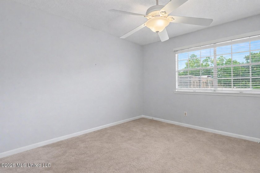 LOCATION LOCATION LOCATION! Move-in ready condo in the heart of - photo 14