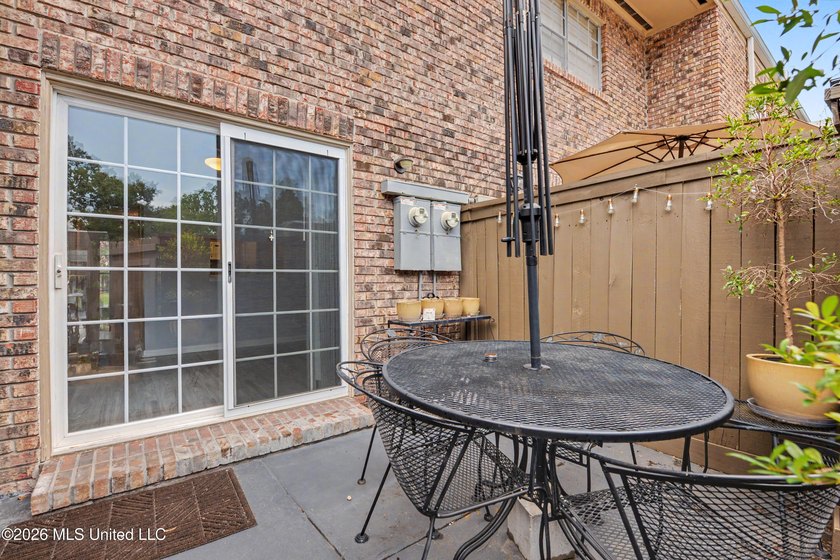 LOCATION LOCATION LOCATION! Move-in ready condo in the heart of - photo 18