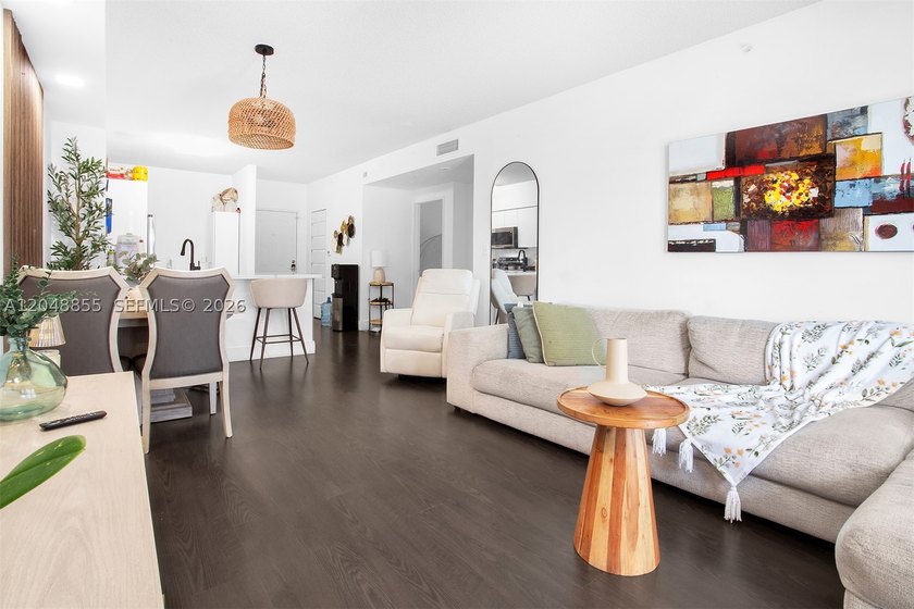 Welcome to this bright and inviting 2-bedroom, 1-bathroom condo - photo 6