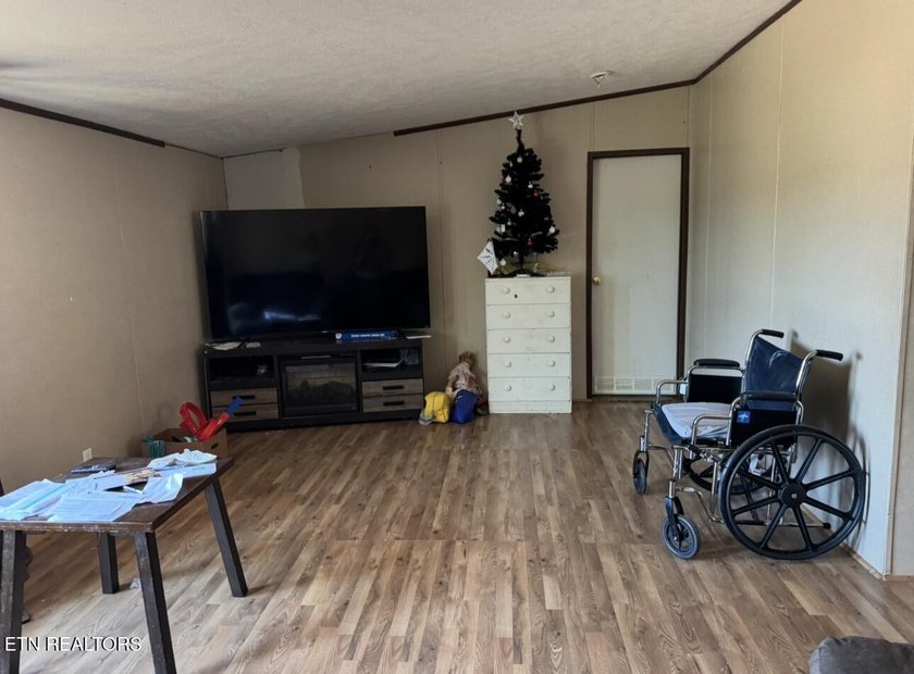 Handyman special! Need more room? Look at all the space you - photo 11
