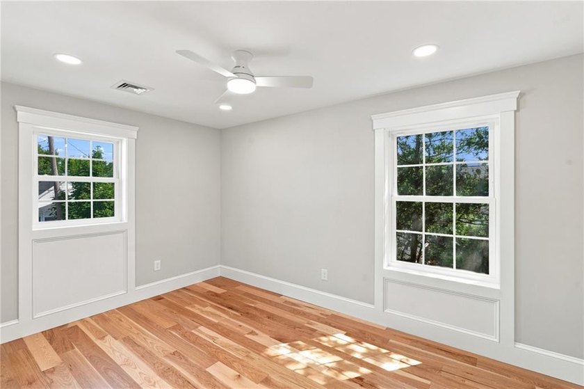 Welcome to a gorgeous reinvention of an 1880 gem in the heart of - photo 32