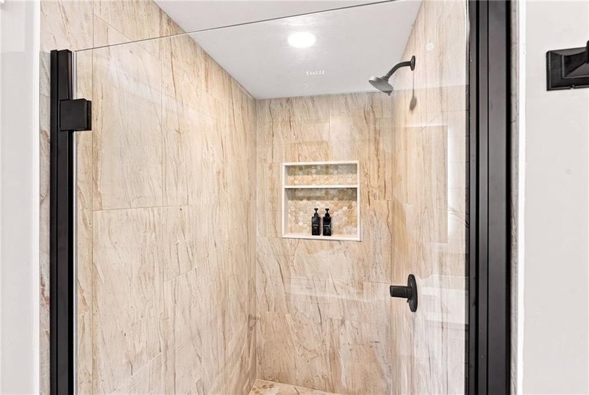 Welcome to a gorgeous reinvention of an 1880 gem in the heart of - photo 39
