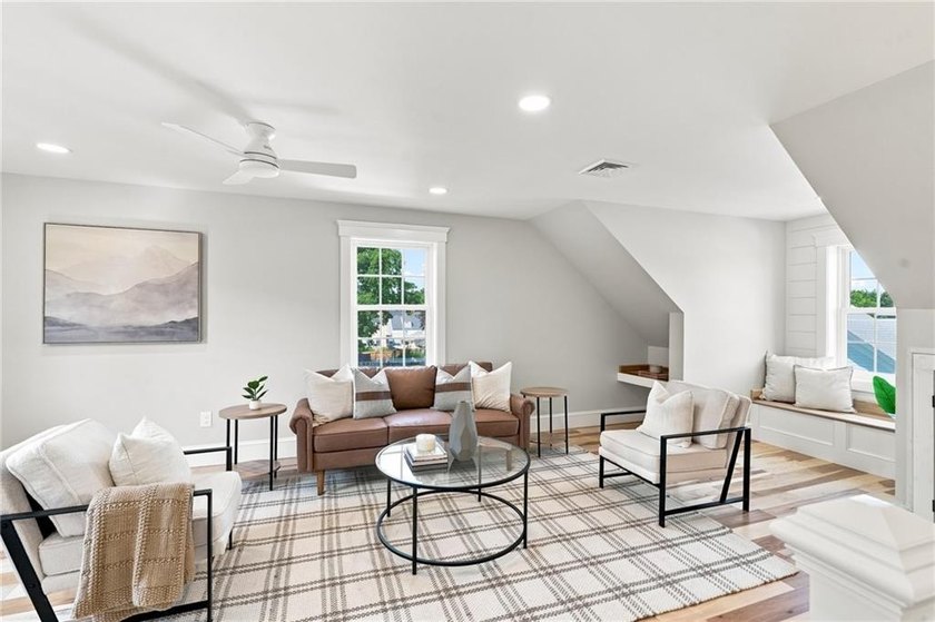Welcome to a gorgeous reinvention of an 1880 gem in the heart of - photo 42