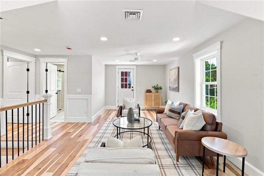 Welcome to a gorgeous reinvention of an 1880 gem in the heart of - photo 44