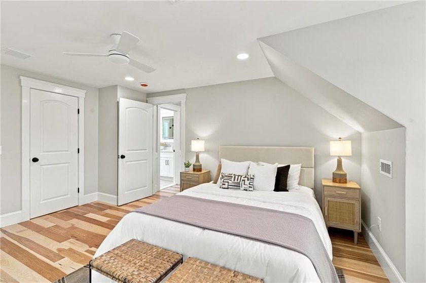 Welcome to a gorgeous reinvention of an 1880 gem in the heart of - photo 46