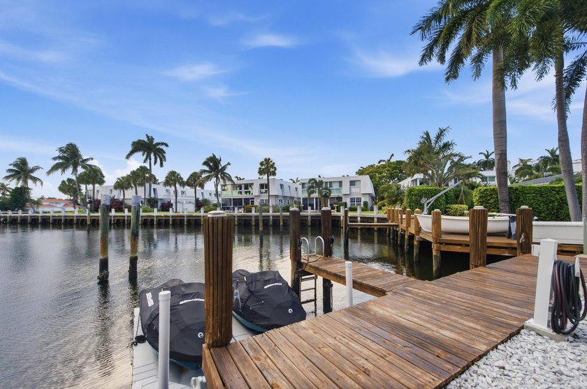 Beautiful 3-bedroom, 3.5-bath townhome on intercoastal located - photo 4