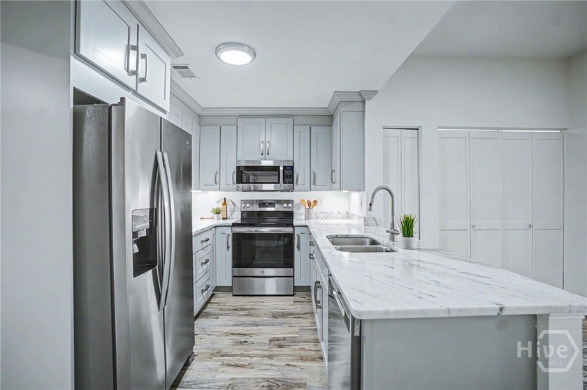 Welcome to effortless, maintenance-free living in The Landings - photo 4