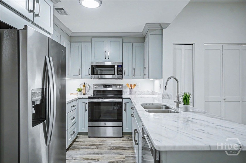 Welcome to effortless, maintenance-free living in The Landings - photo 5