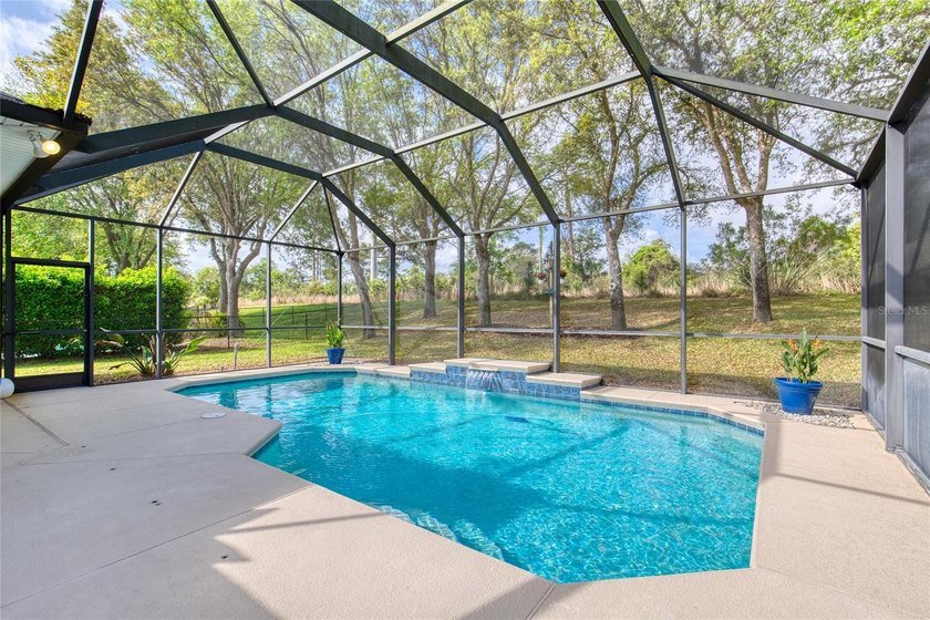 Beautiful 3 Bedroom, 2 Bath, 2 Car Garage Pool Home located in - photo 3