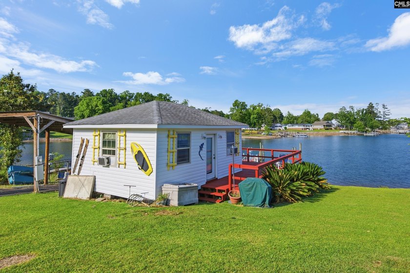 Discover this charming 1982 ranch-style Lake Murray bungalow - photo 52