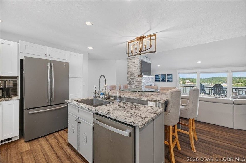 Commanding breathtaking panoramic views of the 24-mile marker - photo 11