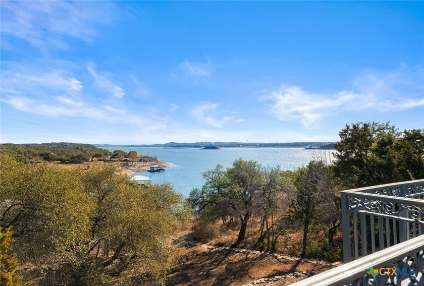 Extraordinary Lake Travis waterfront estate in the Sandy Shores - photo 18