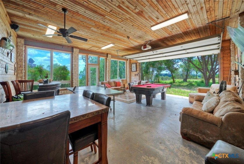 Extraordinary Lake Travis waterfront estate in the Sandy Shores - photo 25