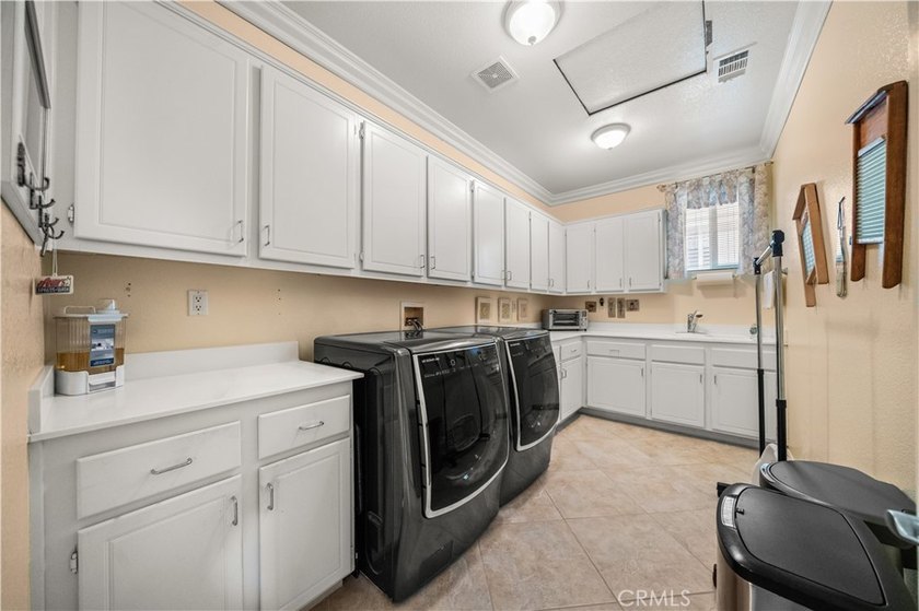 **RARE TURNKEY TUSCANY MODEL ON THE GOLF COURSE**One of the - photo 28