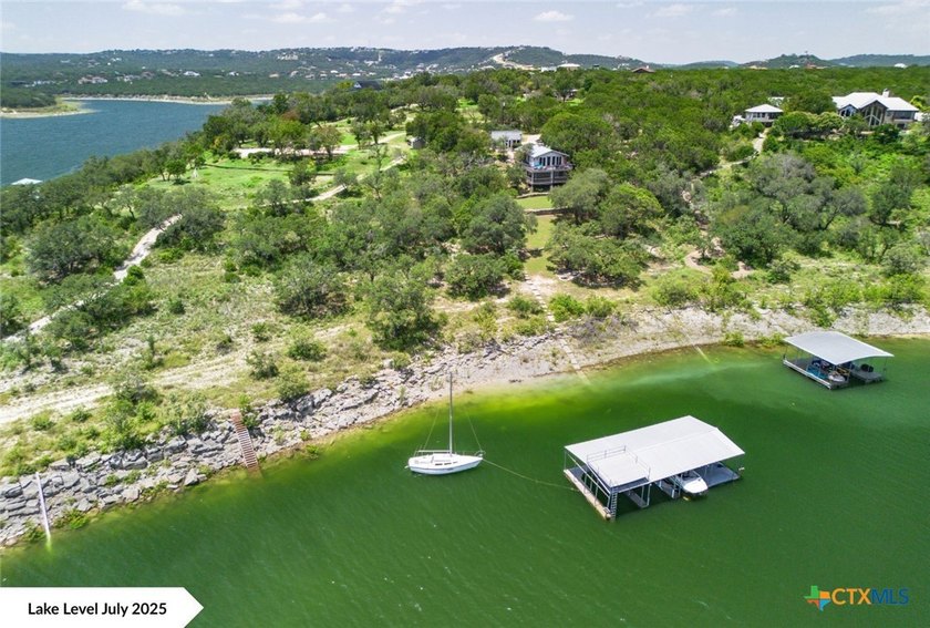 Extraordinary Lake Travis waterfront estate in the Sandy Shores - photo 33