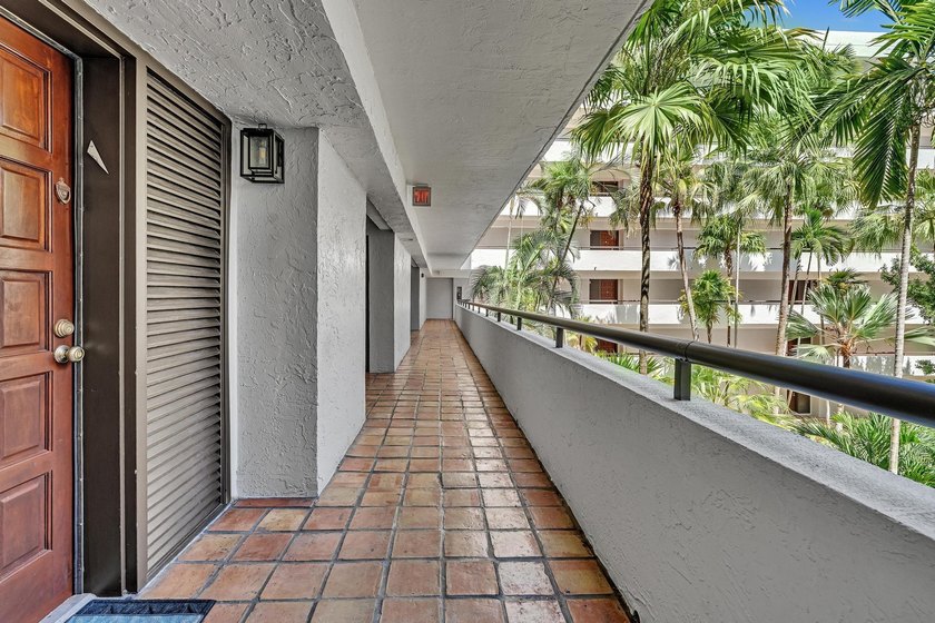 Gorgeous corner 3/2 with wraparound balcony facing southeast for - photo 3