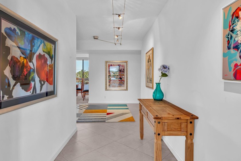 Gorgeous corner 3/2 with wraparound balcony facing southeast for - photo 4