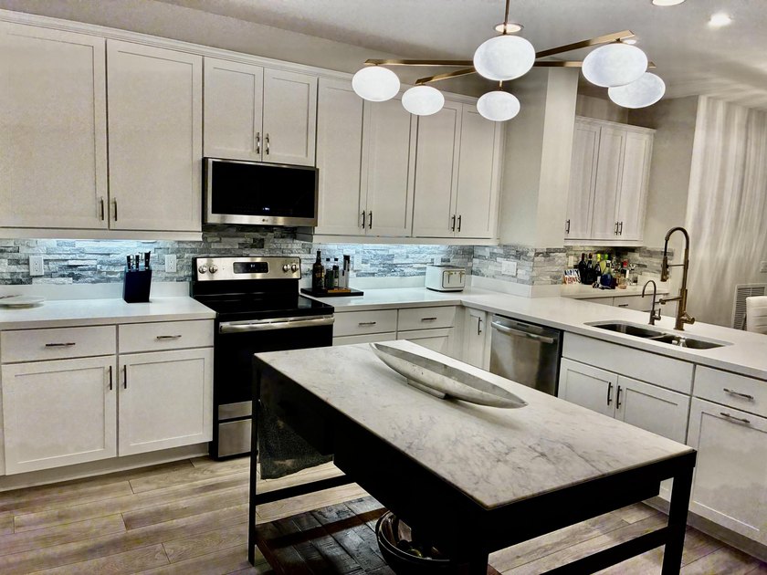 Welcome to this stunning tri-level Mediterranean-style townhome - photo 7