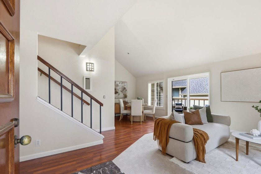 Welcome to this beautifully updated townhouse-style condo - photo 5