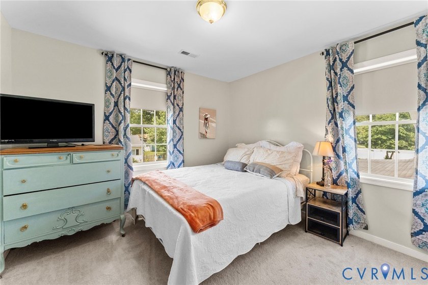 Welcome to this beautiful 1,843 sq ft traditional two-story - photo 25