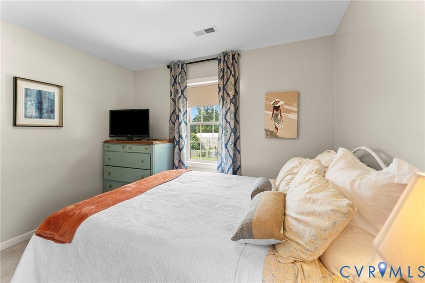 Welcome to this beautiful 1,843 sq ft traditional two-story - photo 26
