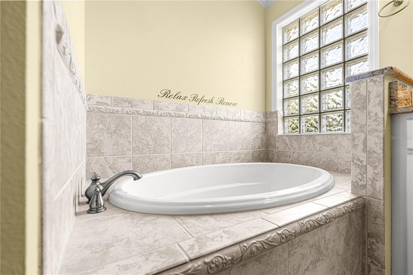 **BOND PAID!** **DESIGNER LILY MODEL IN THE VILLAGE OF SANIBEL** - photo 30