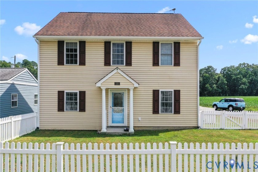 Welcome to this beautiful 1,843 sq ft traditional two-story - photo 32