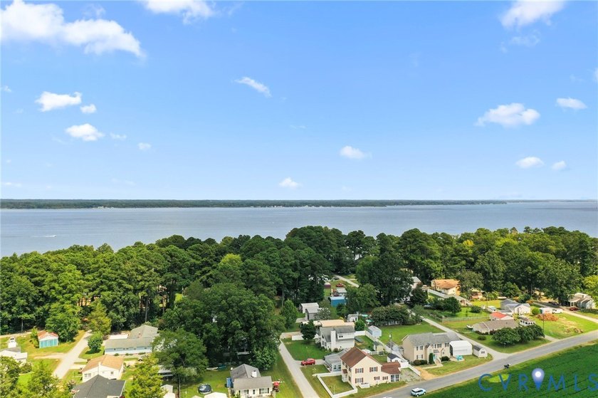 Welcome to this beautiful 1,843 sq ft traditional two-story - photo 37