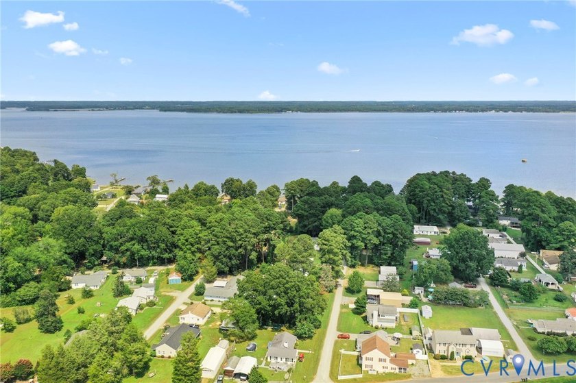 Welcome to this beautiful 1,843 sq ft traditional two-story - photo 38