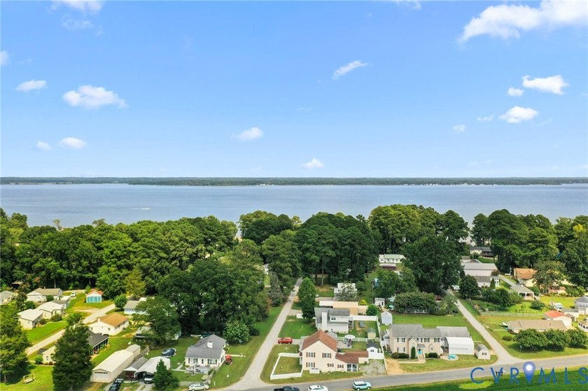 Welcome to this beautiful 1,843 sq ft traditional two-story - photo 39