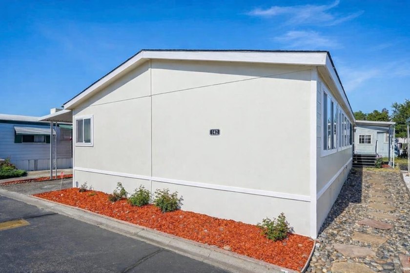This charming 1998 Silvercrest home offers 1,734 square feet of - photo 3